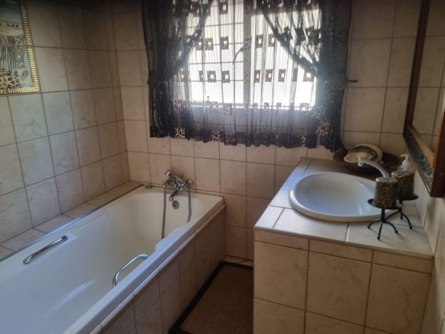 4 Bedroom Property for Sale in Flora Park Northern Cape